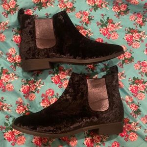 Toms Black Velvet Chelsea Boots